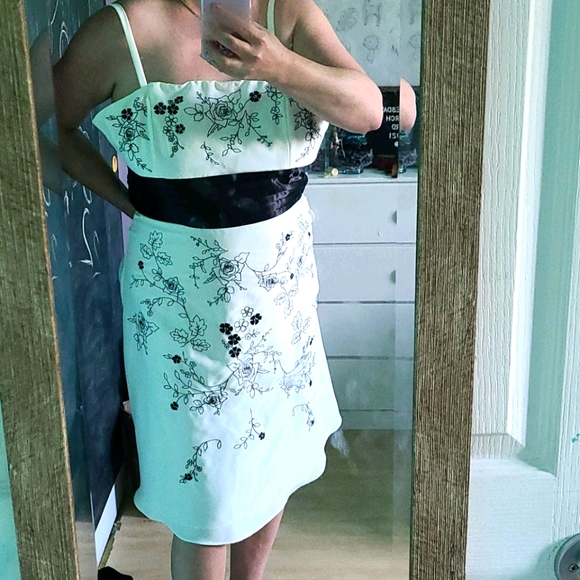 Jessica Dresses & Skirts - 💥3 for 20$💥Embroidered dress